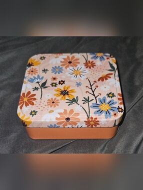 Retro Floral Design Square Tin Box - BNIB
